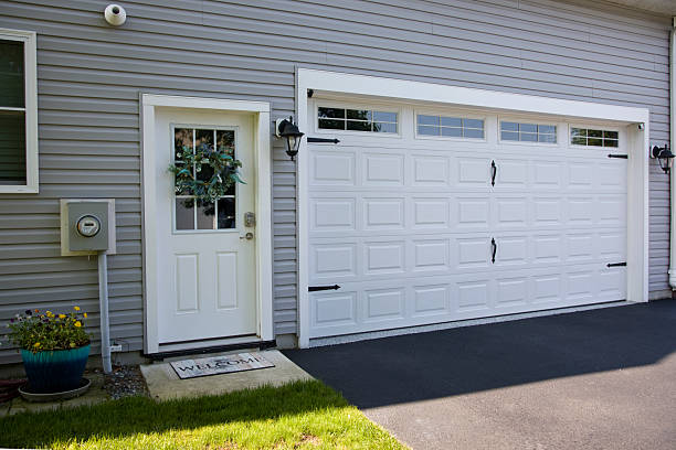 24/7 Emergency Garage Door Panel Replacement experts in Village of the Branch, NY